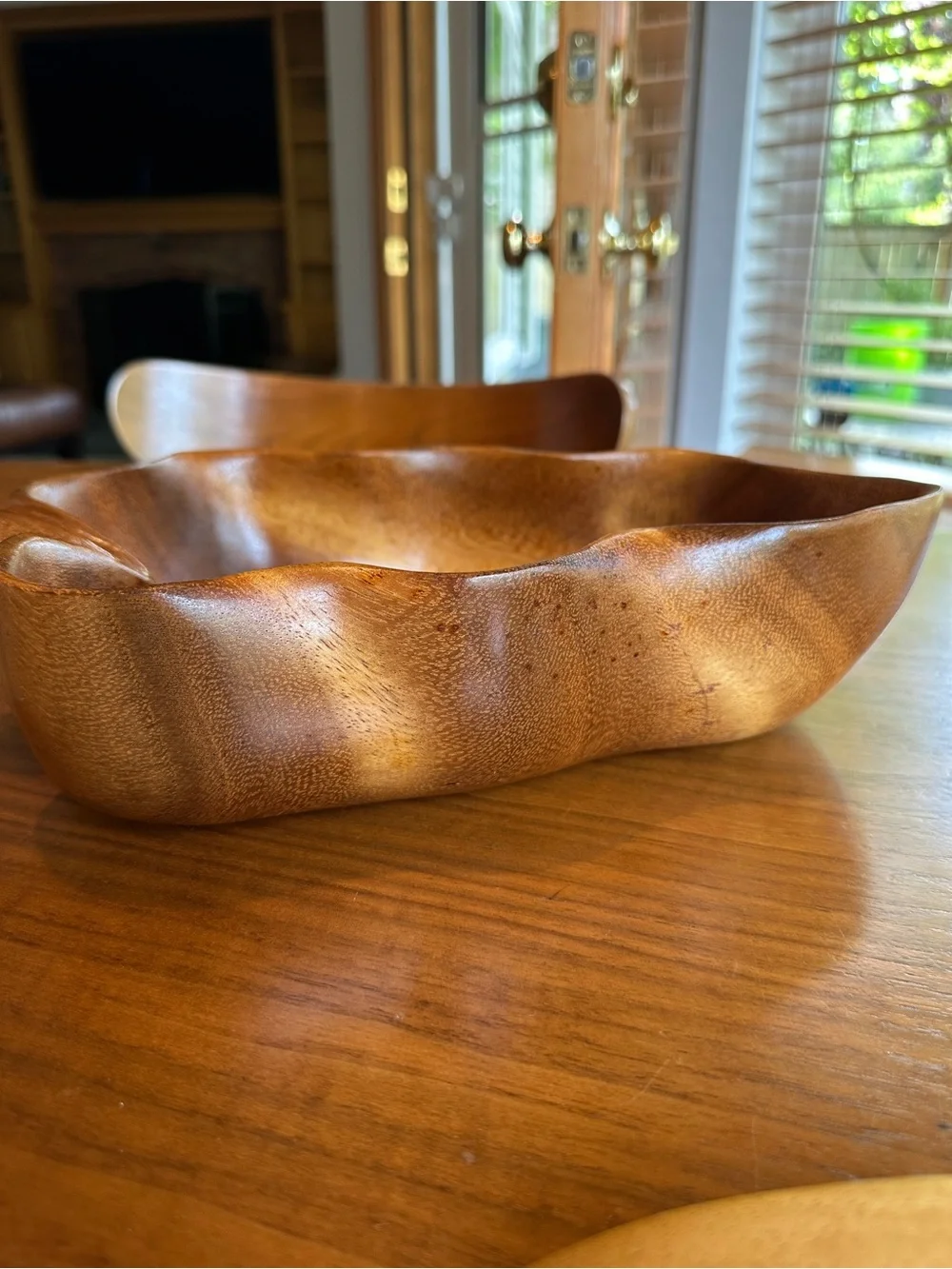 Vintage tiki monkey pod leaf shaped salad bowl